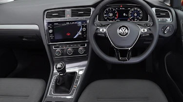Volkswagen Golf - dash