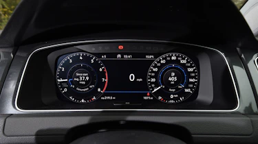 Volkswagen Golf - dials