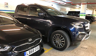 Mercedes X 350 d - car park