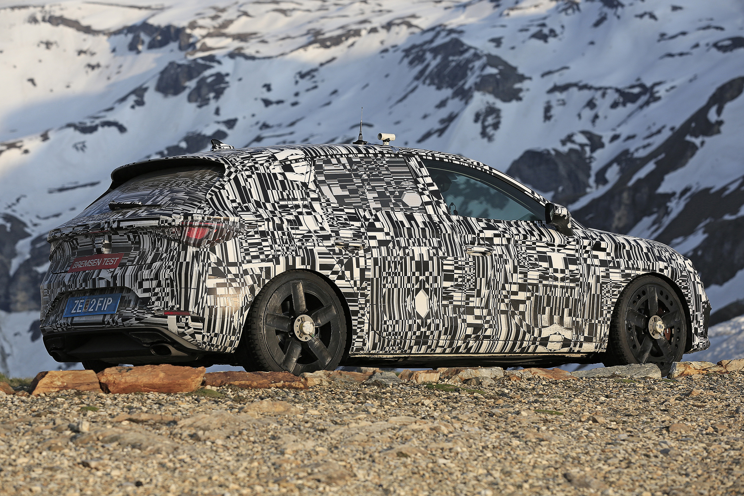 Cupra Leon - spied - rear 3/4 cornering 