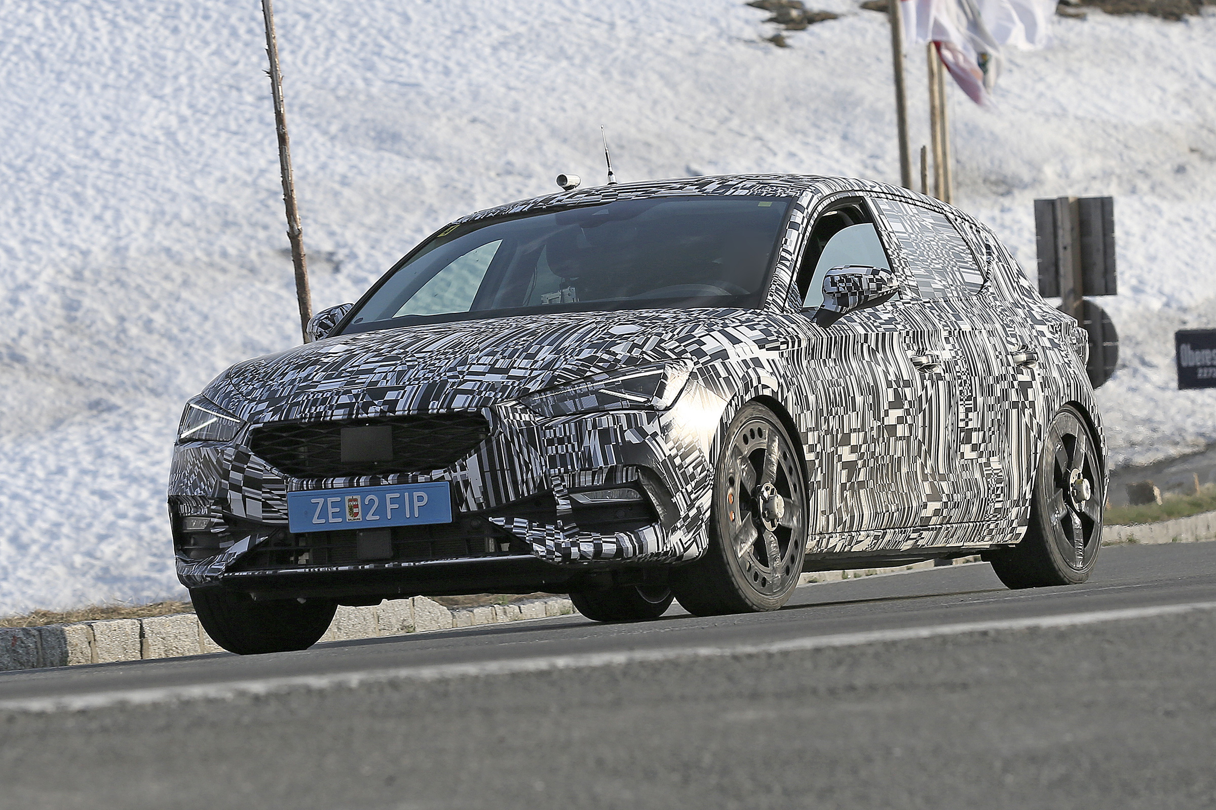 Cupra Leon - spied - front 3/4 cornering 