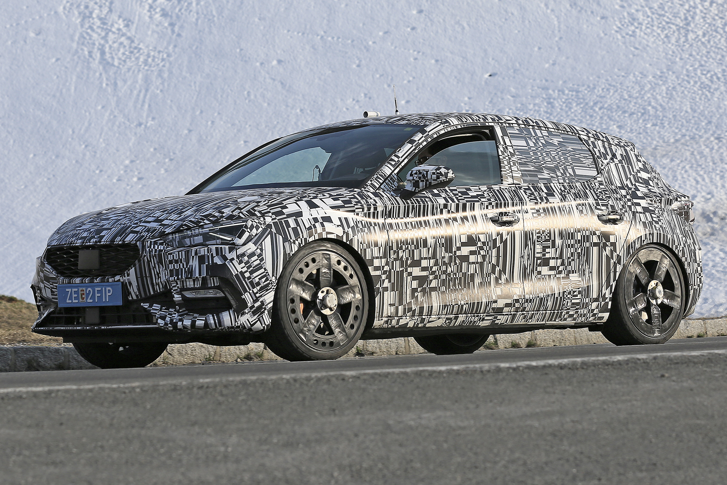 Cupra Leon - spied - side 3/4 tracking