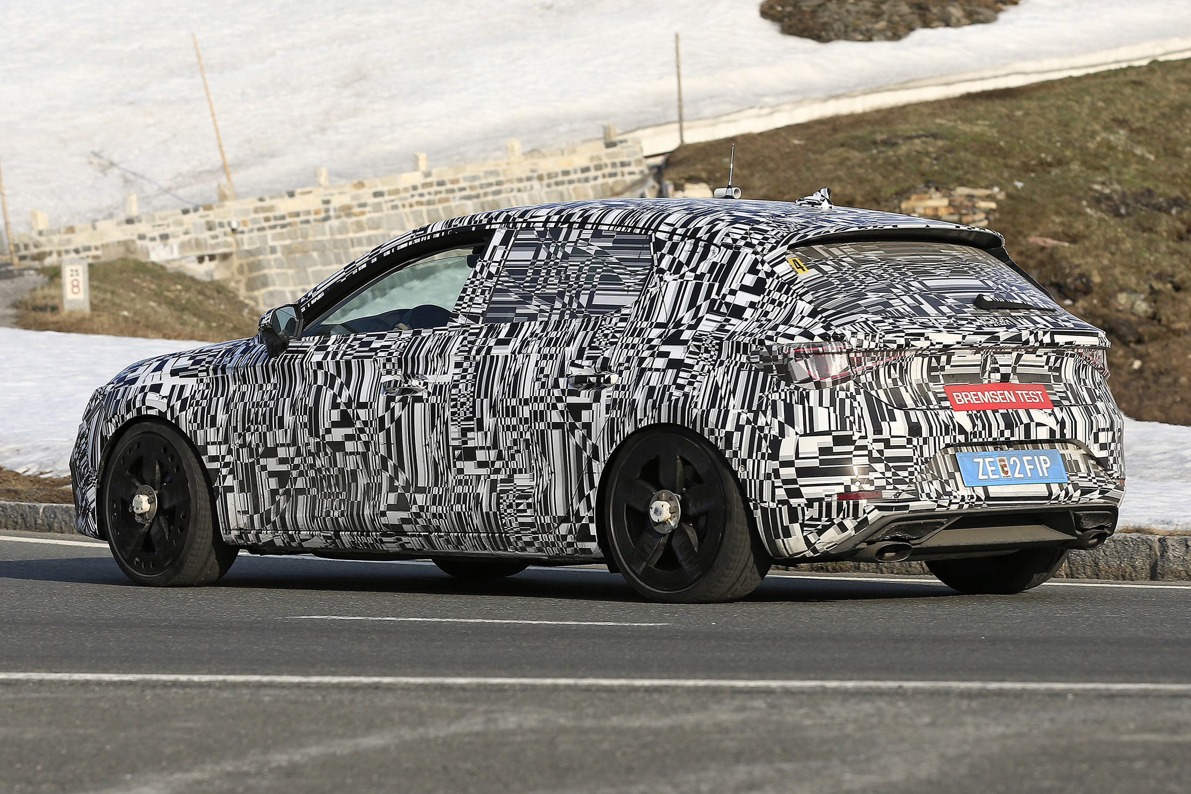 Cupra Leon - spied - rear 3/4 cornering 