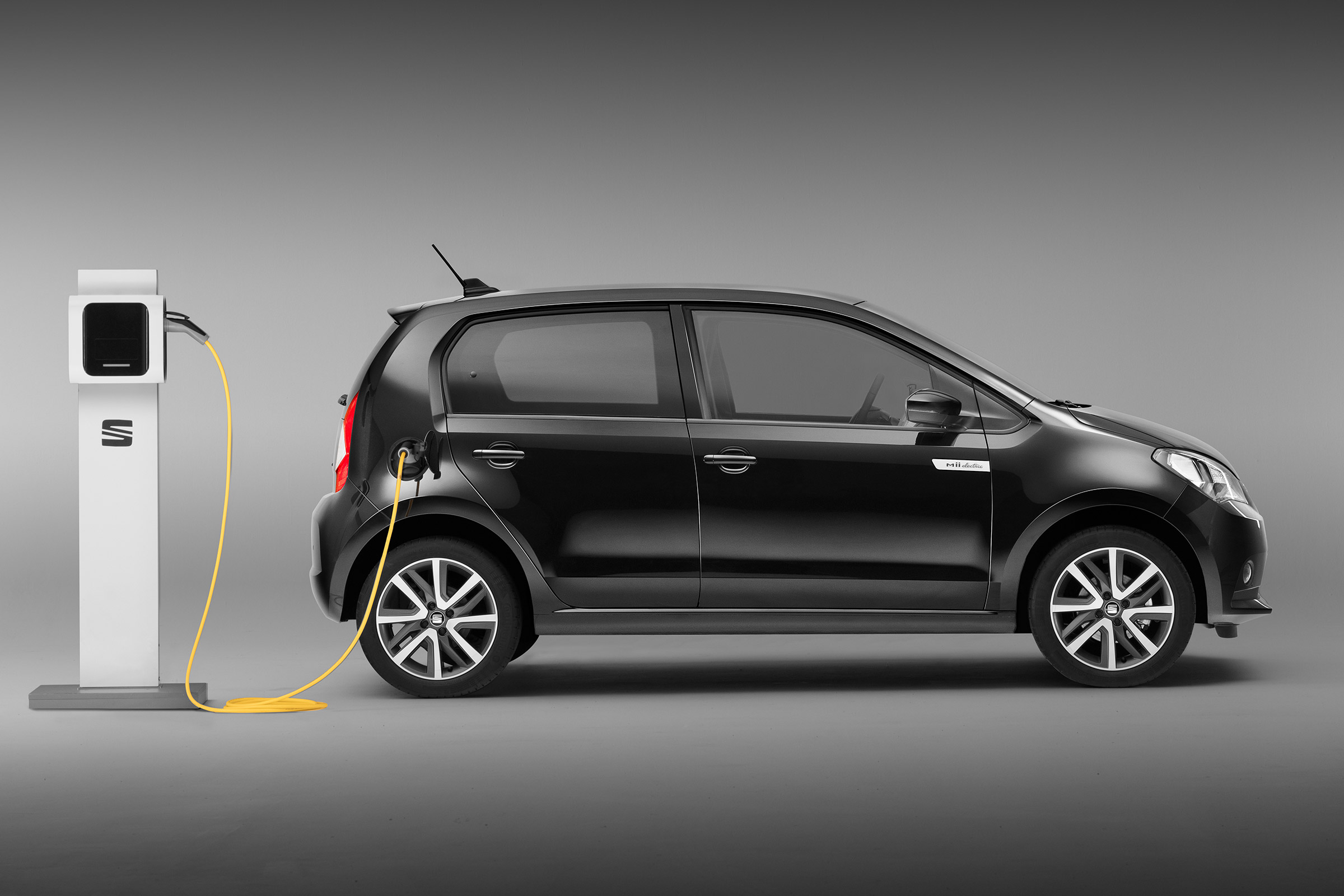 SEAT Mii electric - charging