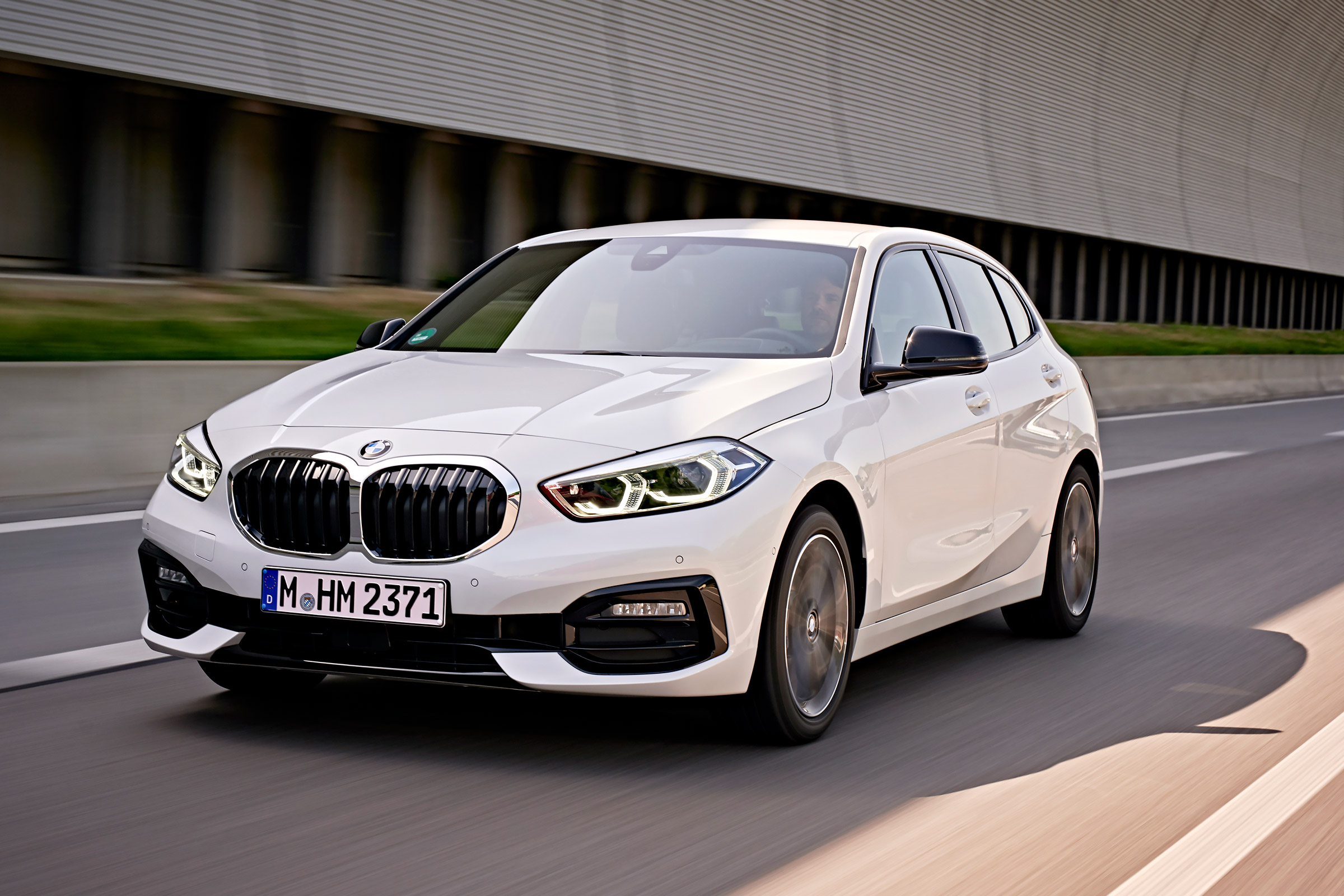 BMW 1 Series 2019 front tracking