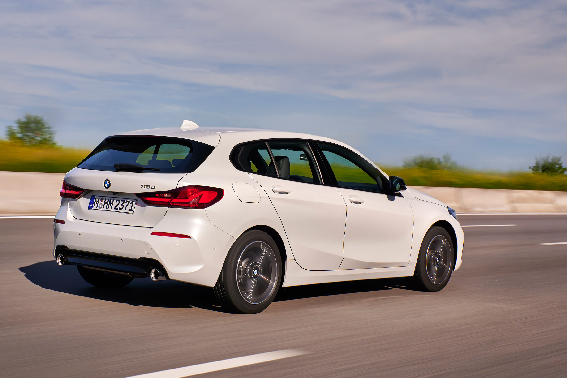 BMW 1 Series 2019 rear tracking