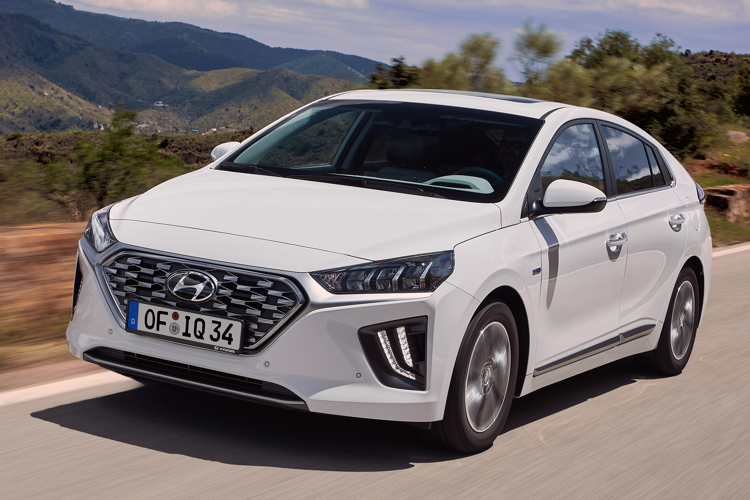 Hyundai Ioniq Hybrid - front