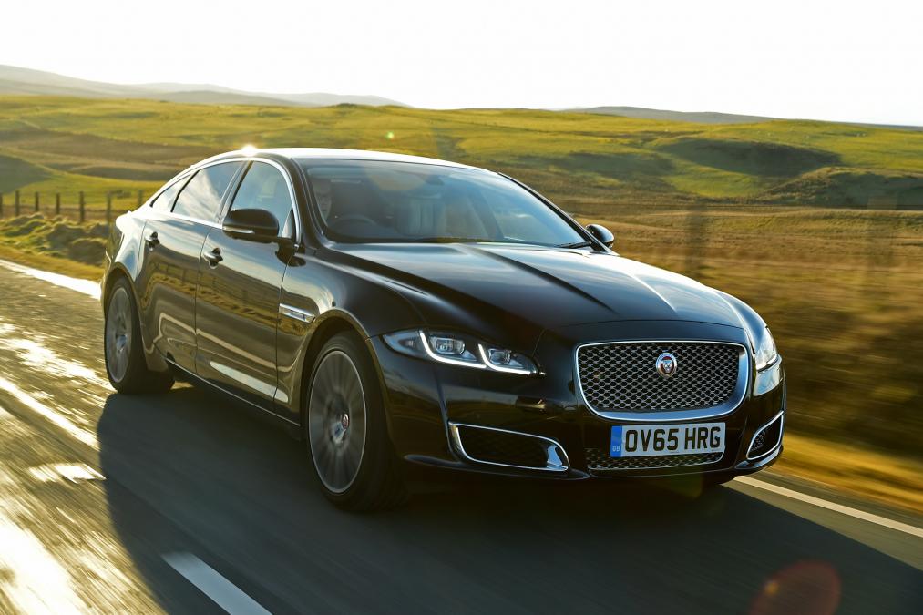 Used Jaguar XJ - front action