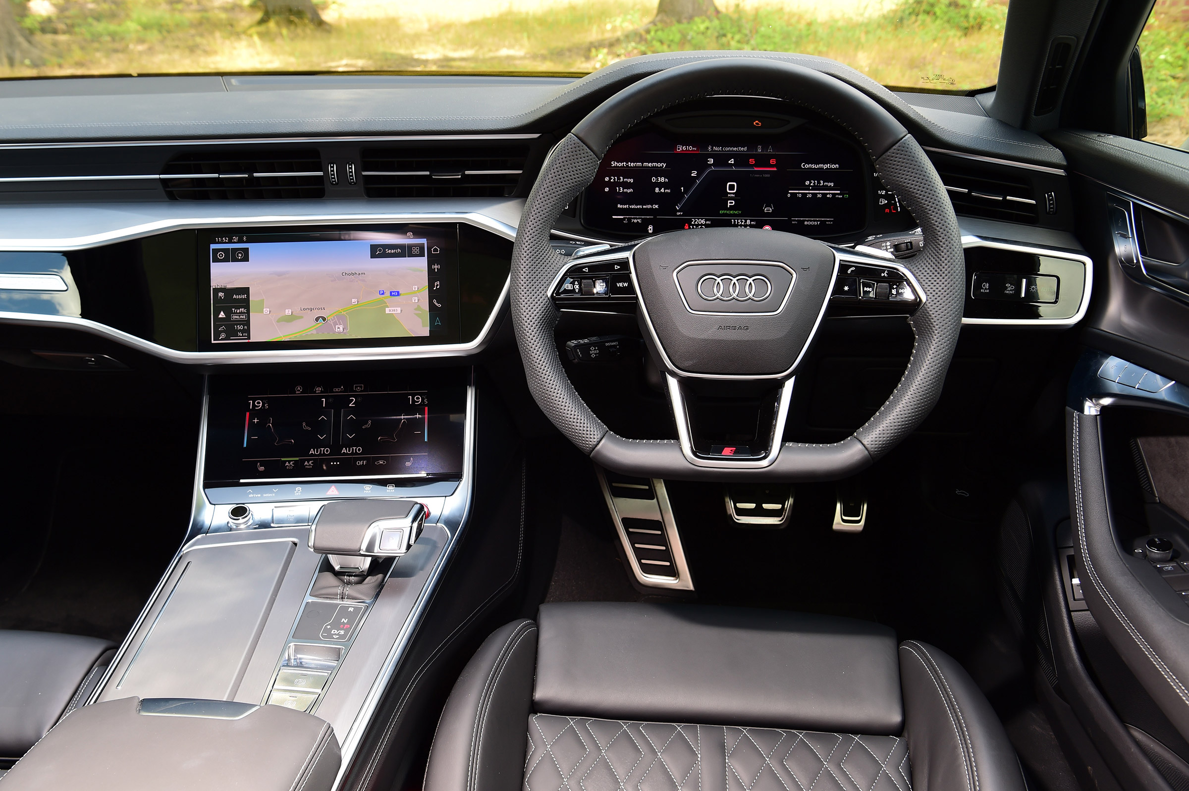 Audi S6 Avant - dash