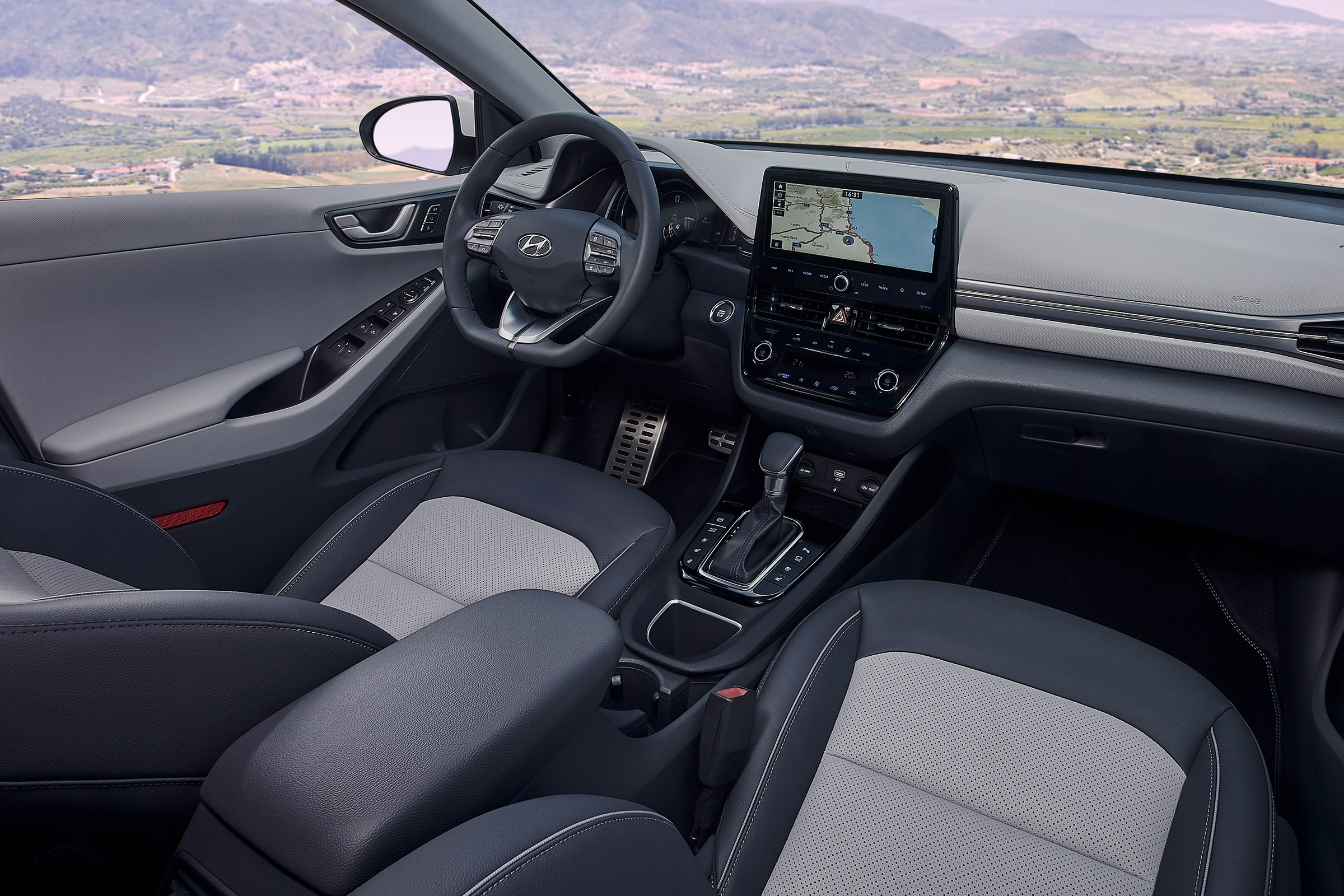 Hyundai Ioniq Hybrid - dash