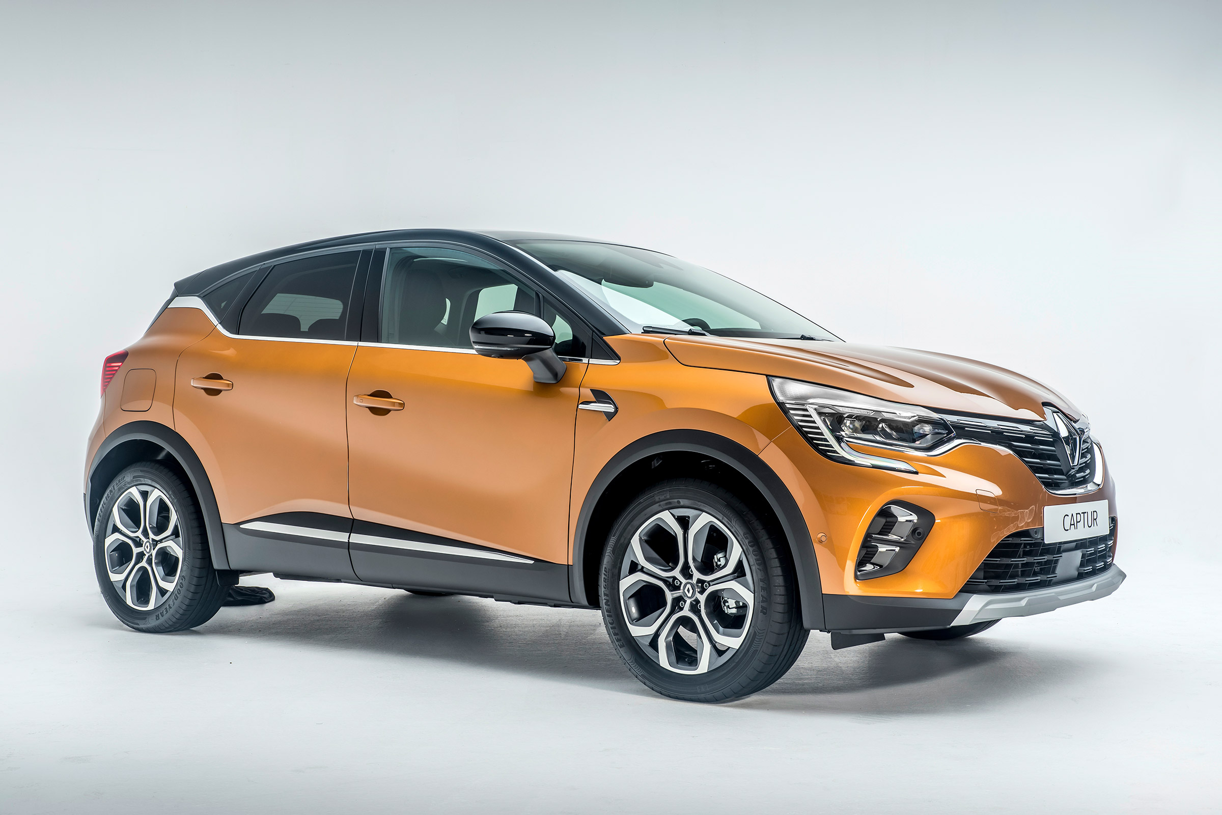Renault Captur - front static