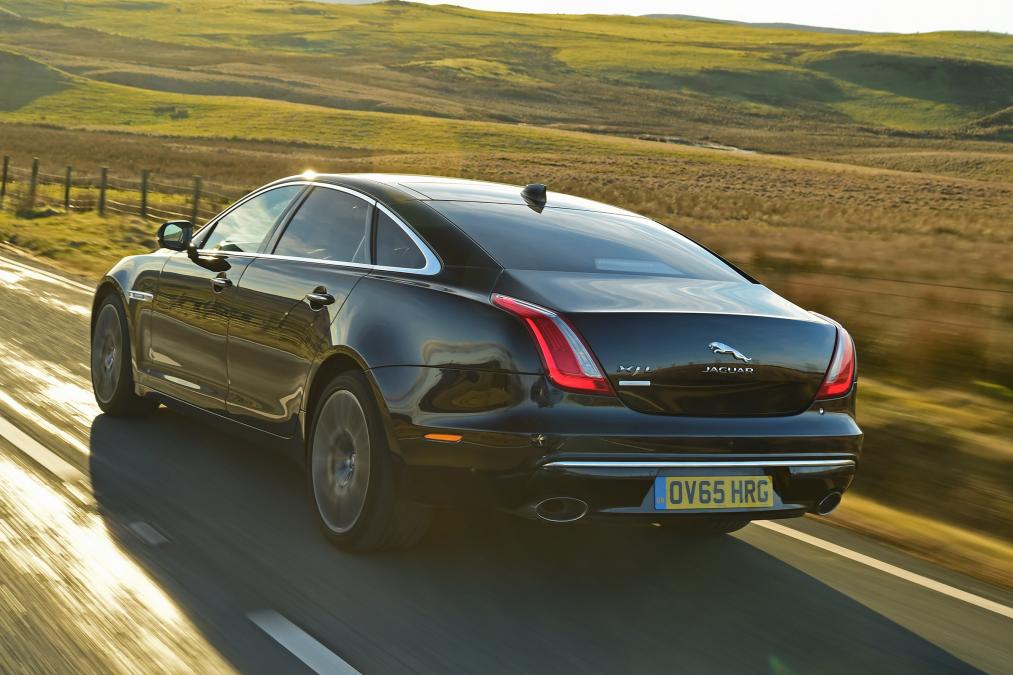 Used Jaguar XJ - rear action