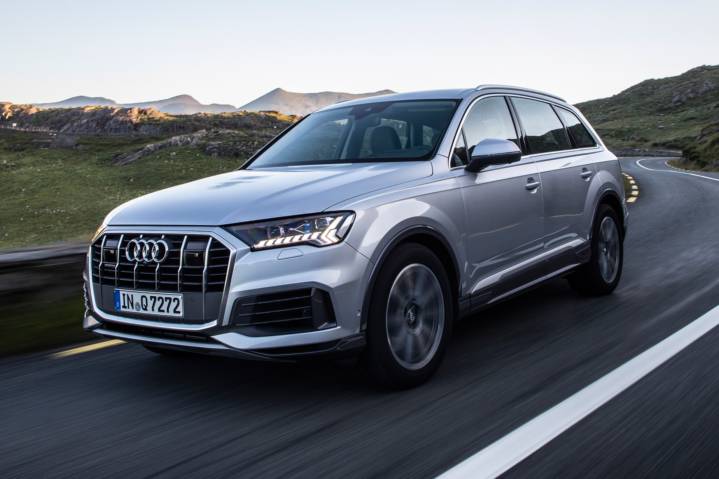 Audi Q7 - front action