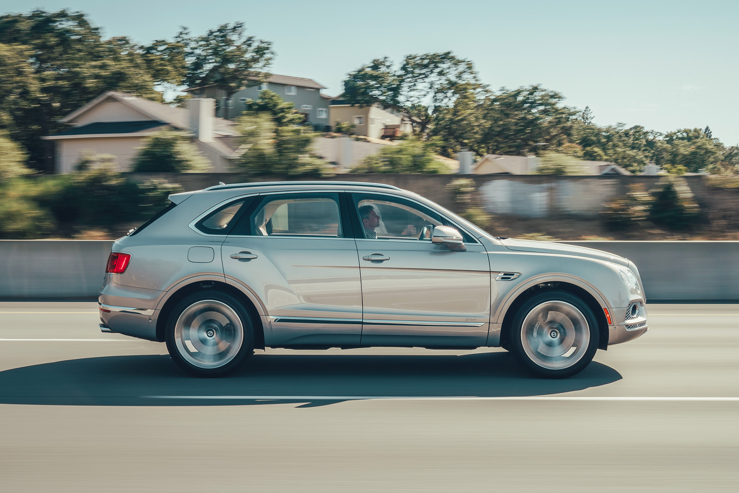 Bentley Bentayga Hybrid - side