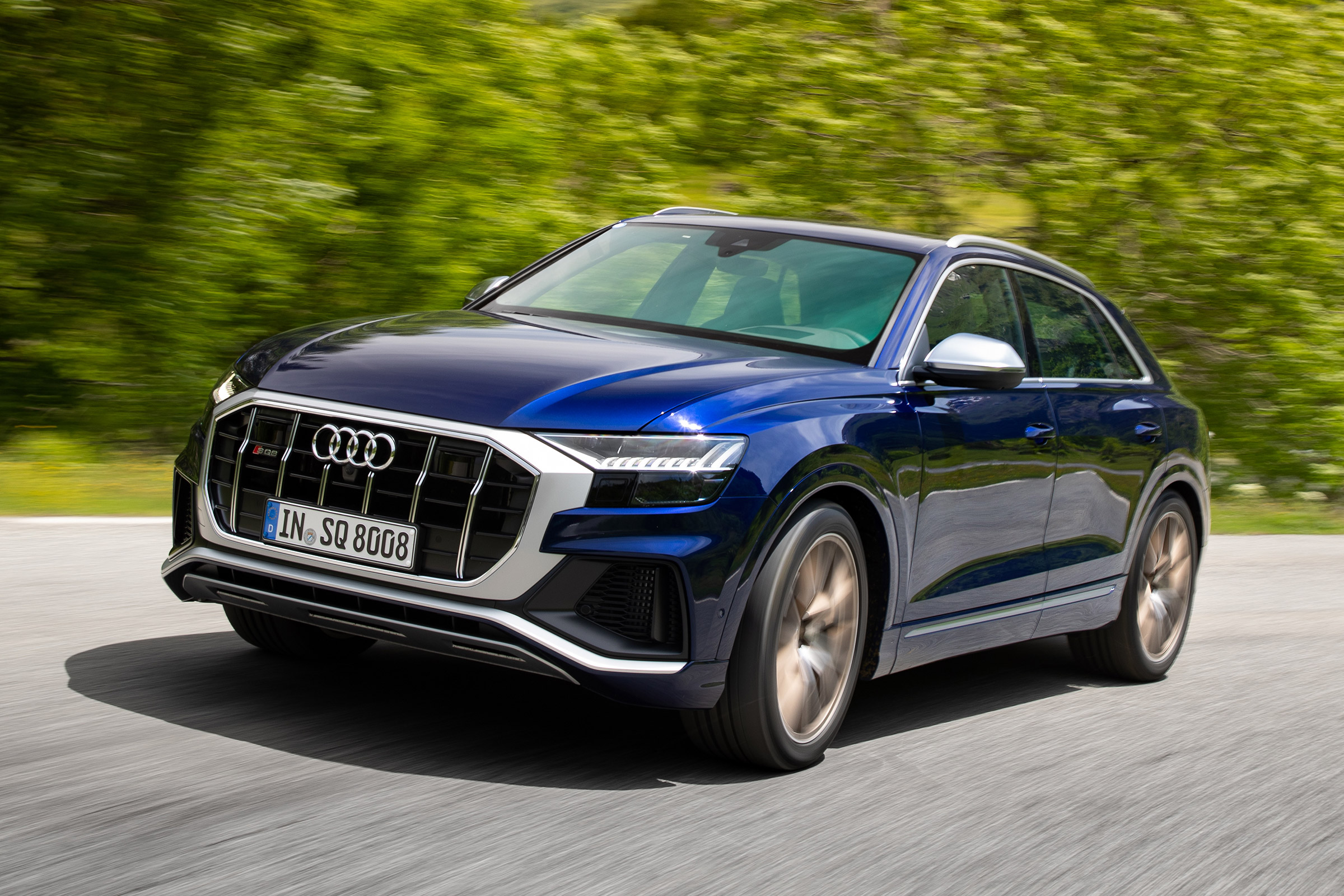 Audi SQ8 - front action