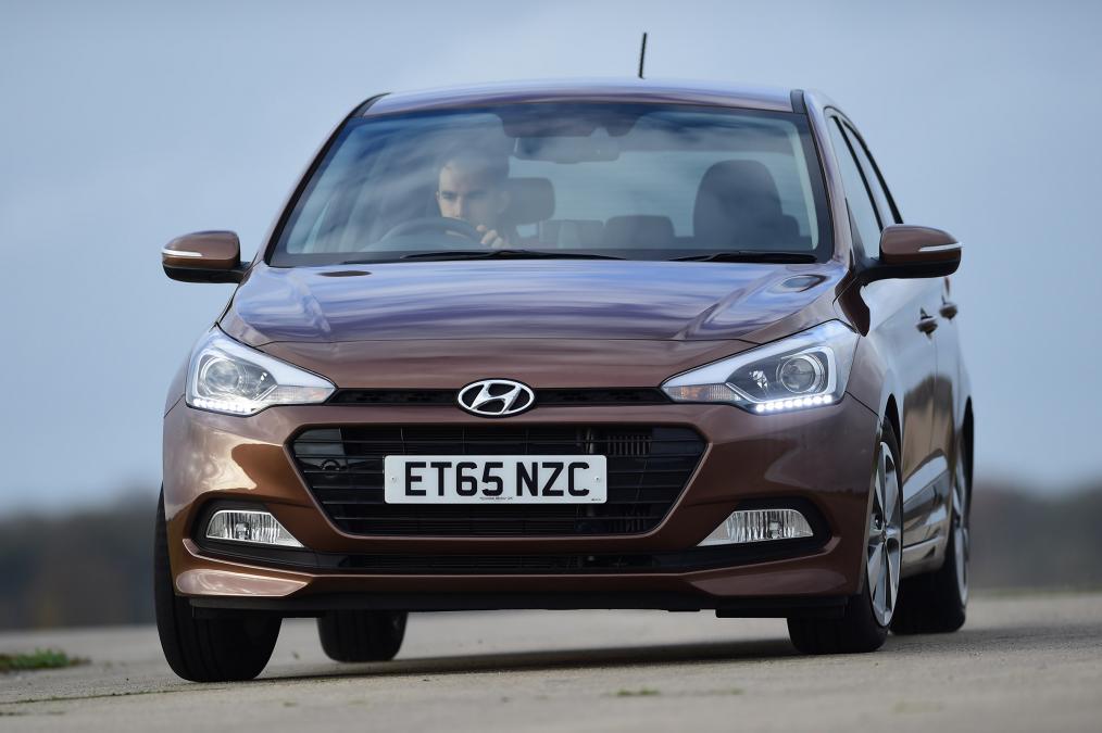 Used Hyundai i20 - front cornering