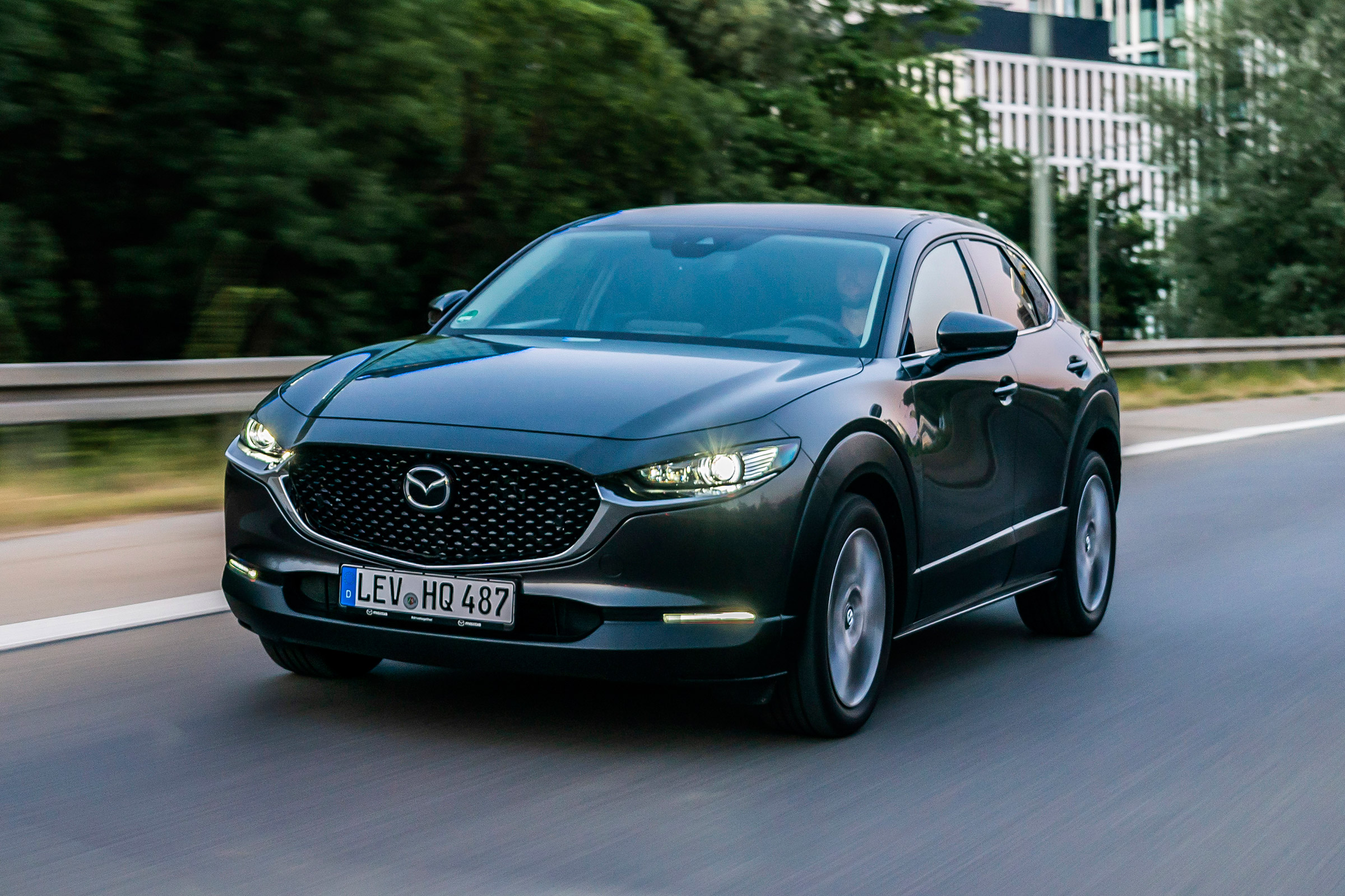 Mazda CX-30 - front tracking