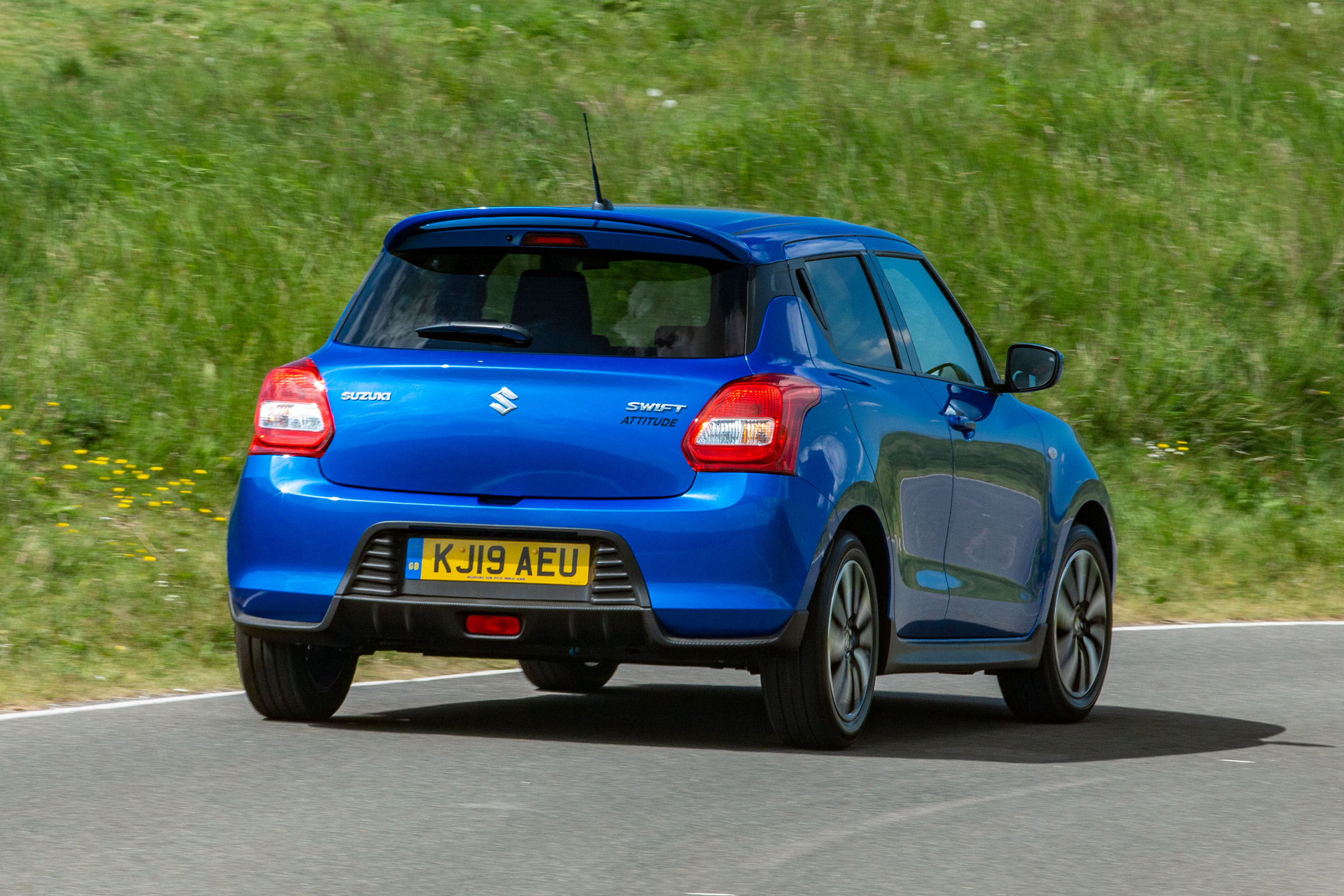 Suzuki Swift Attitude - rear cornering