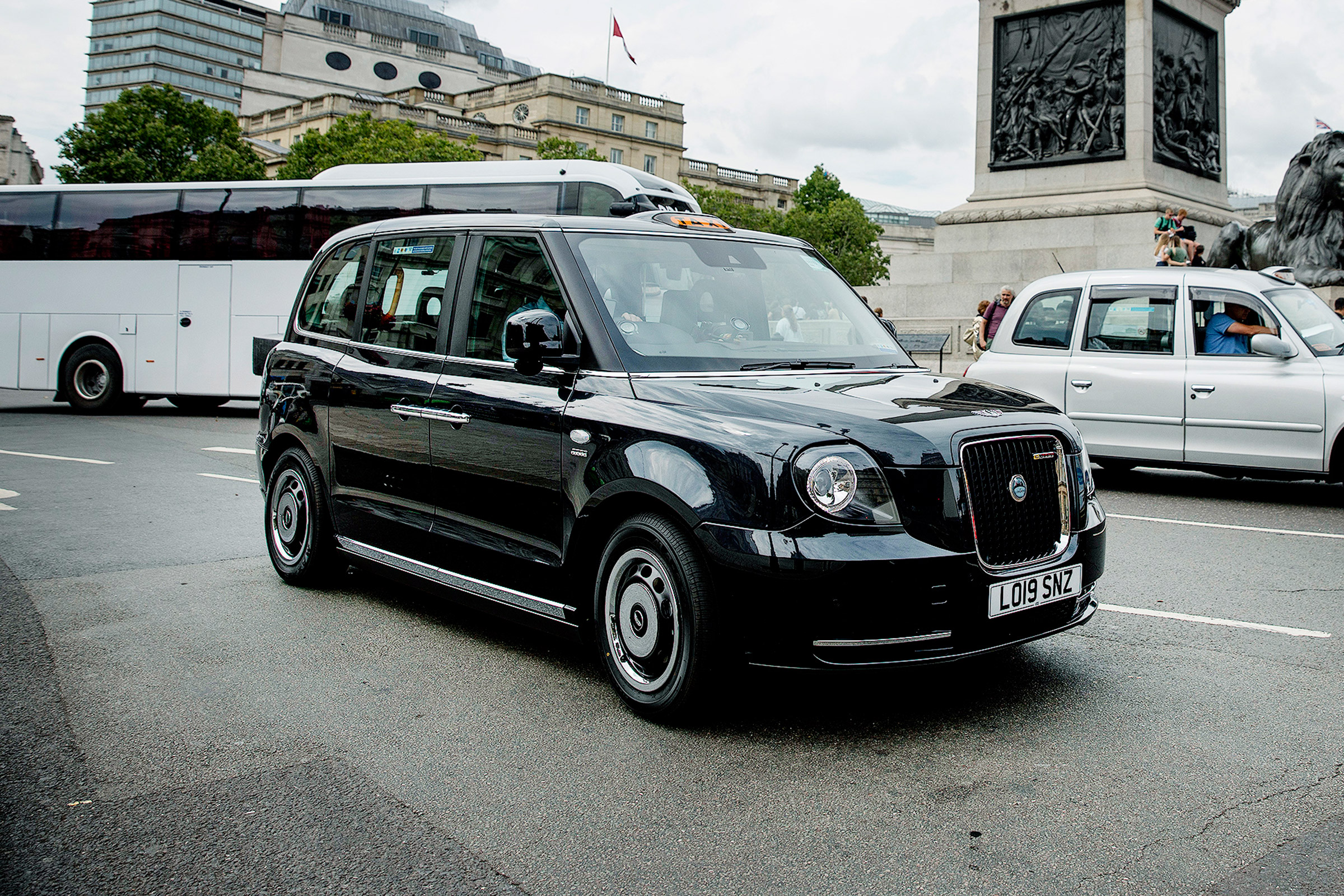 LEVC TX taxi - front action