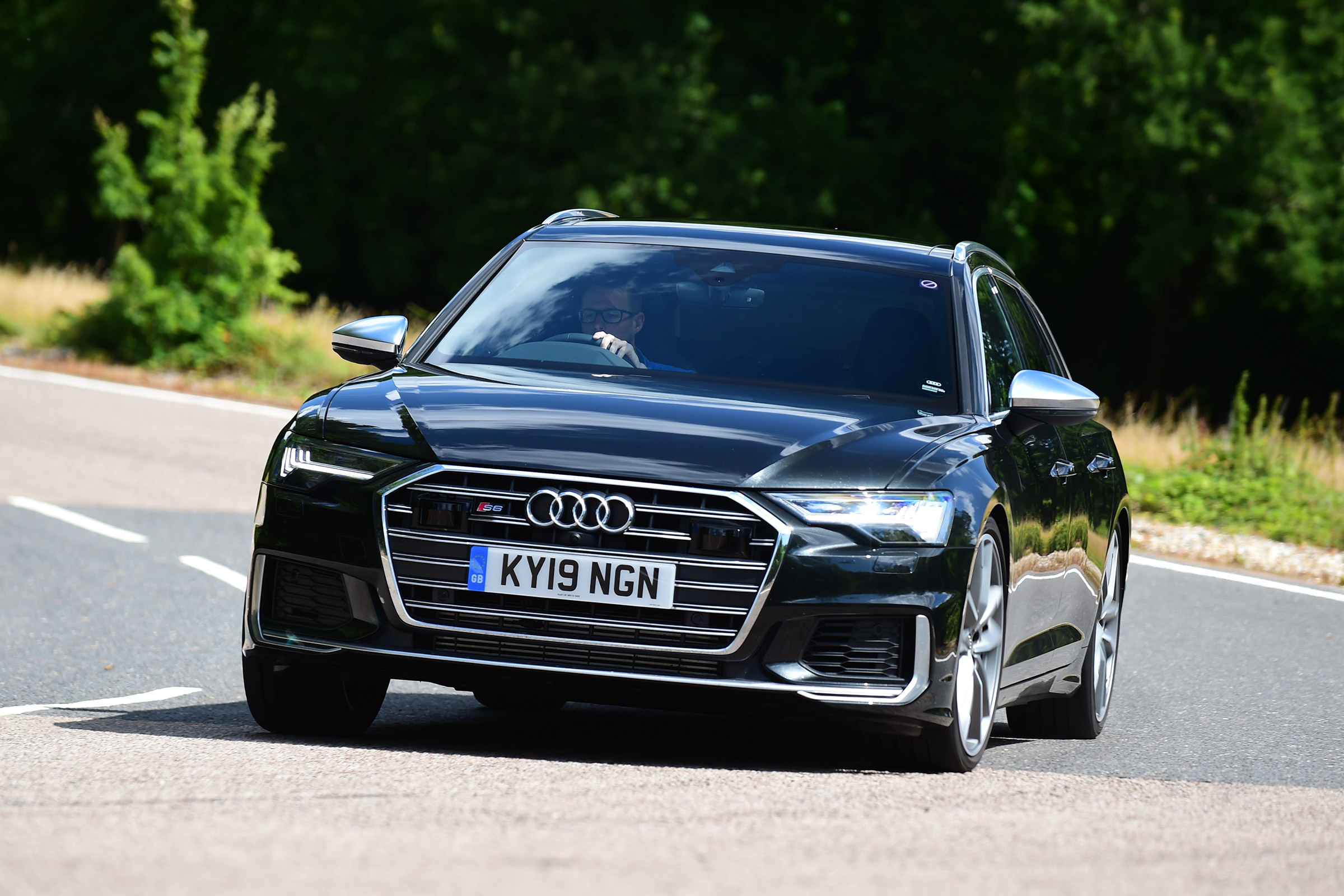 Audi S6 Avant - front cornering