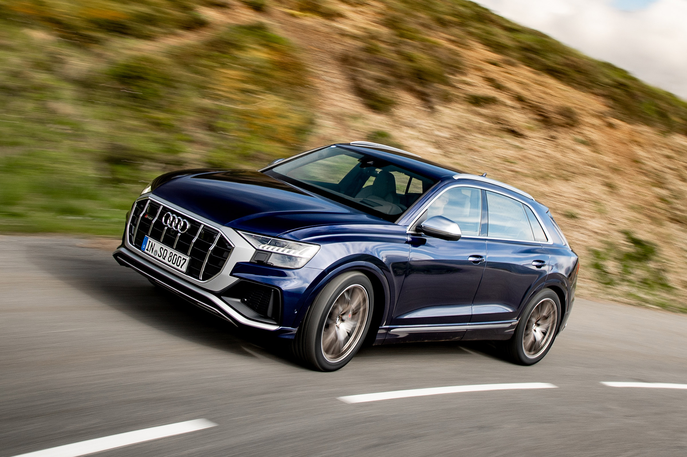 Audi SQ8 - front cornering