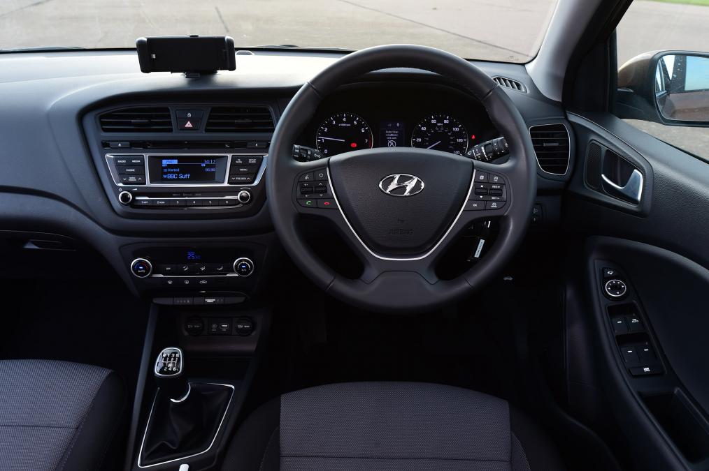 Used Hyundai i20 - dash