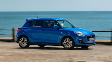 Suzuki Swift Attitude - front/side action