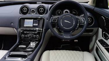 Used Jaguar XJ - dash
