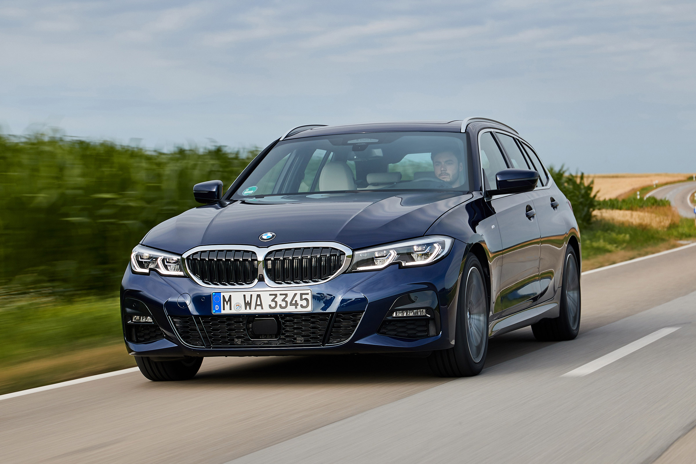 BMW 3 Series Touring - front tracking