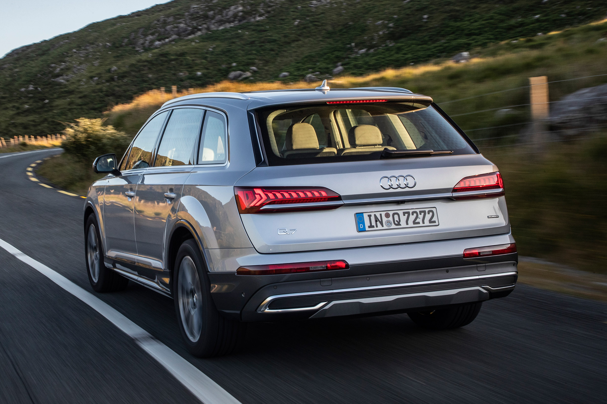 Audi Q7 - rear tracking