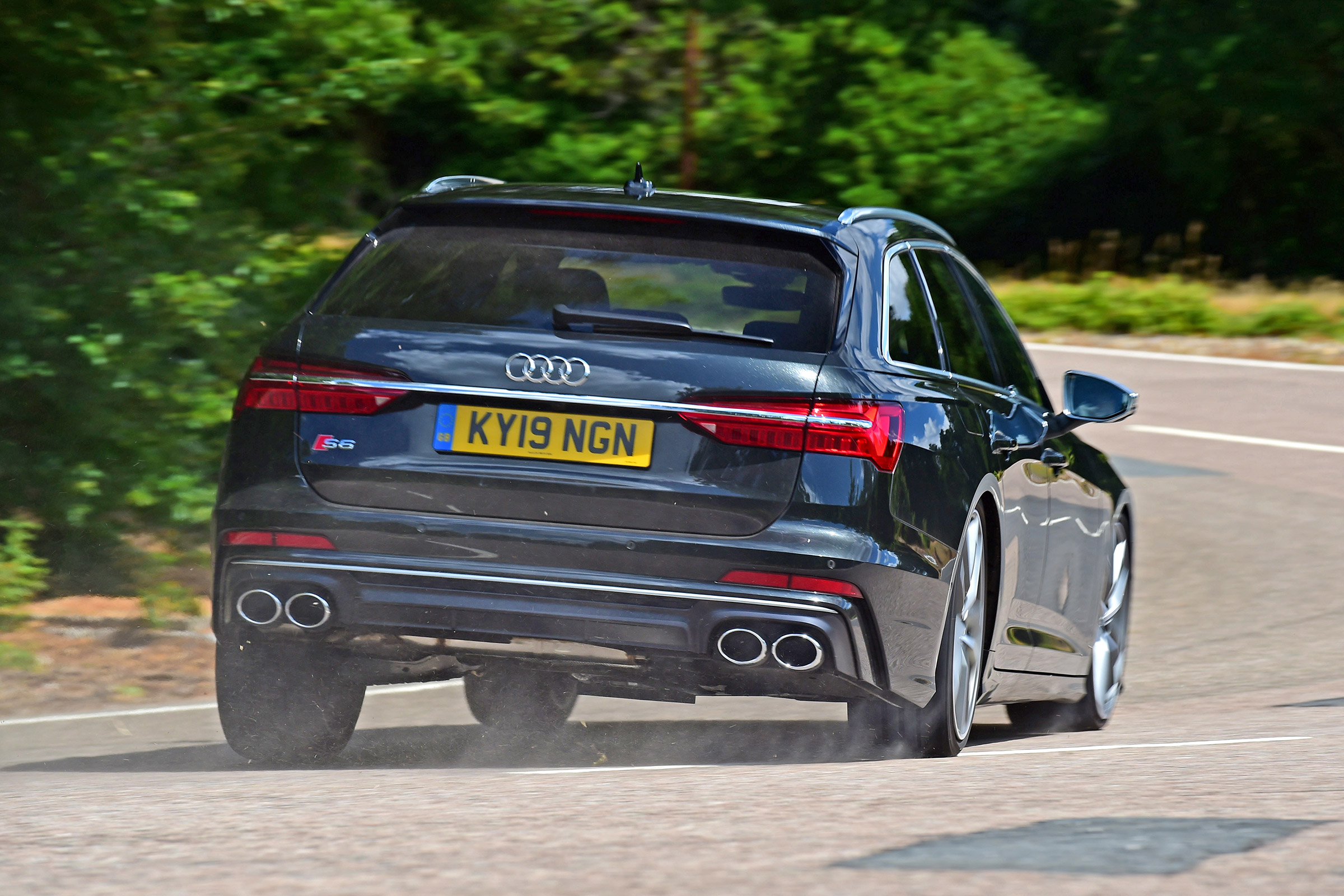 Audi S6 Avant - rear action
