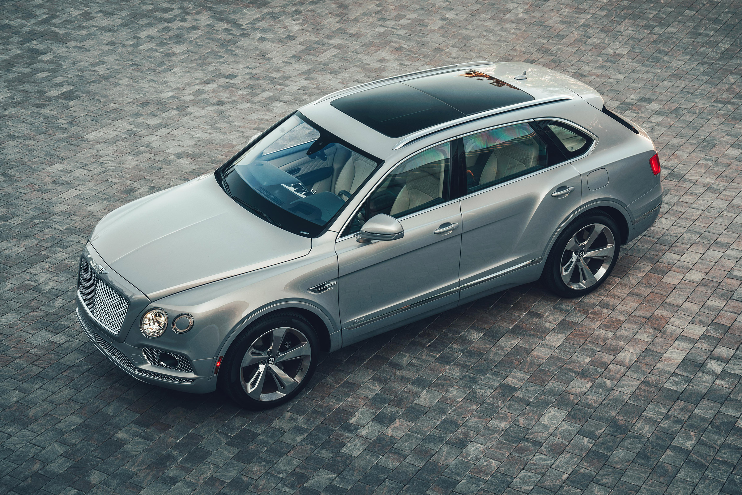 Bentley Bentayga Hybrid - above
