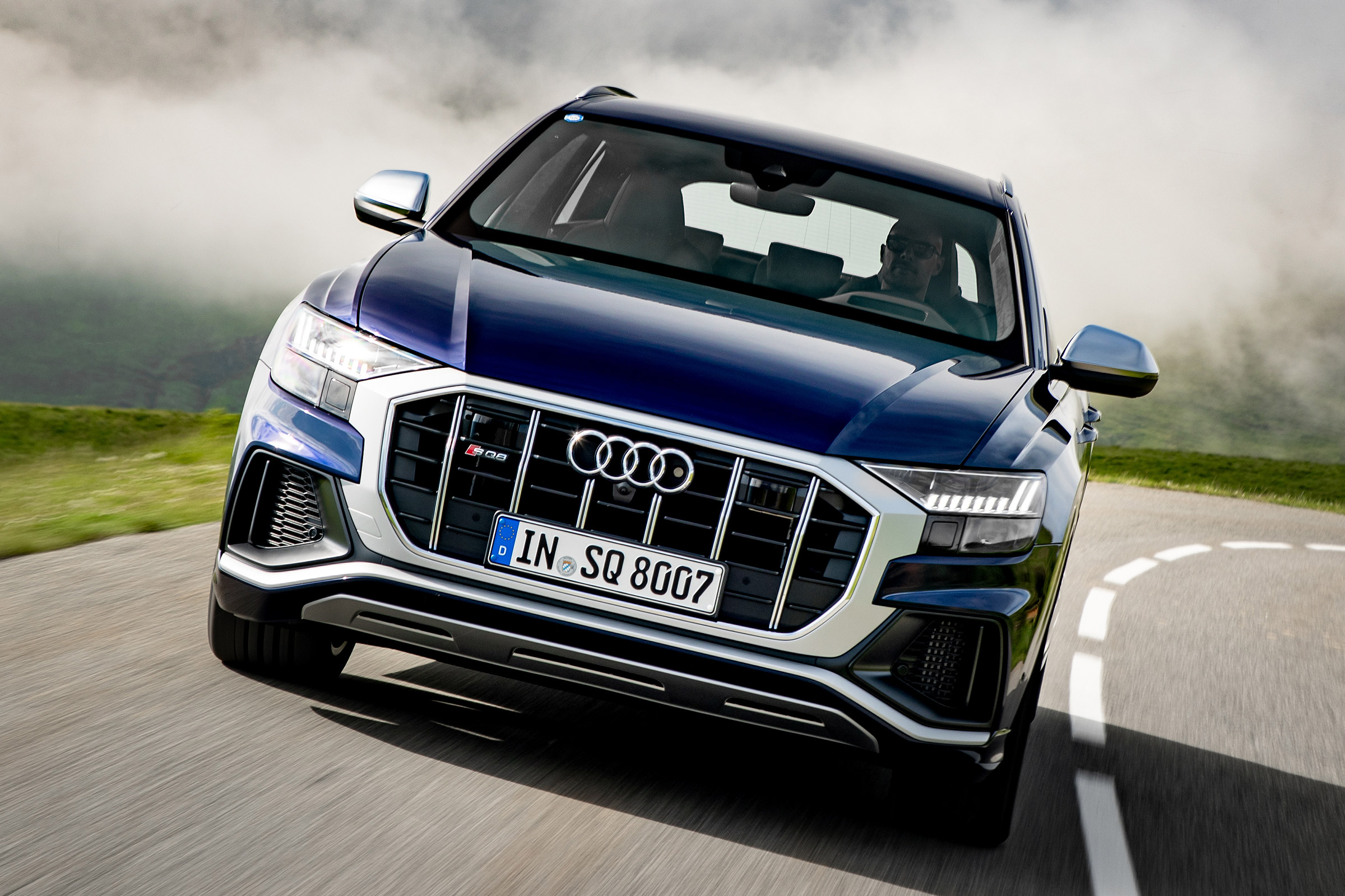 Audi SQ8 - full front