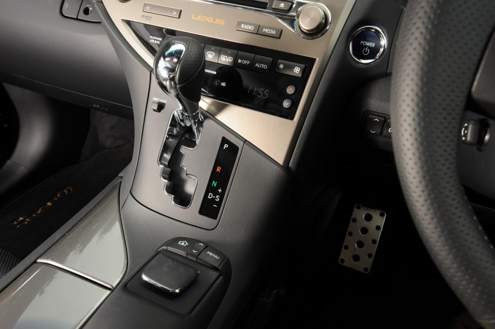 Used Lexus RX - centre console