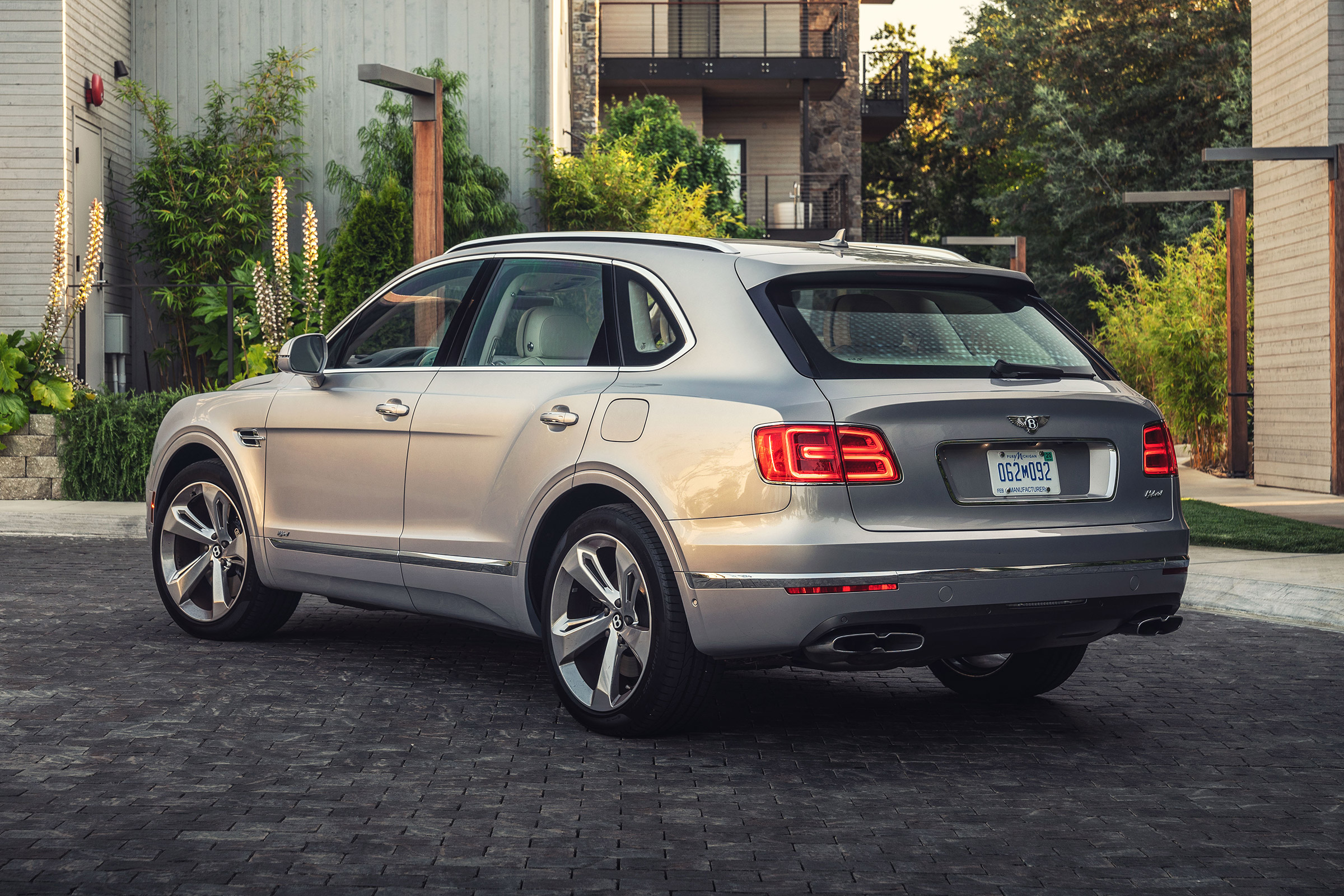 Bentley Bentayga Hybrid - rear static