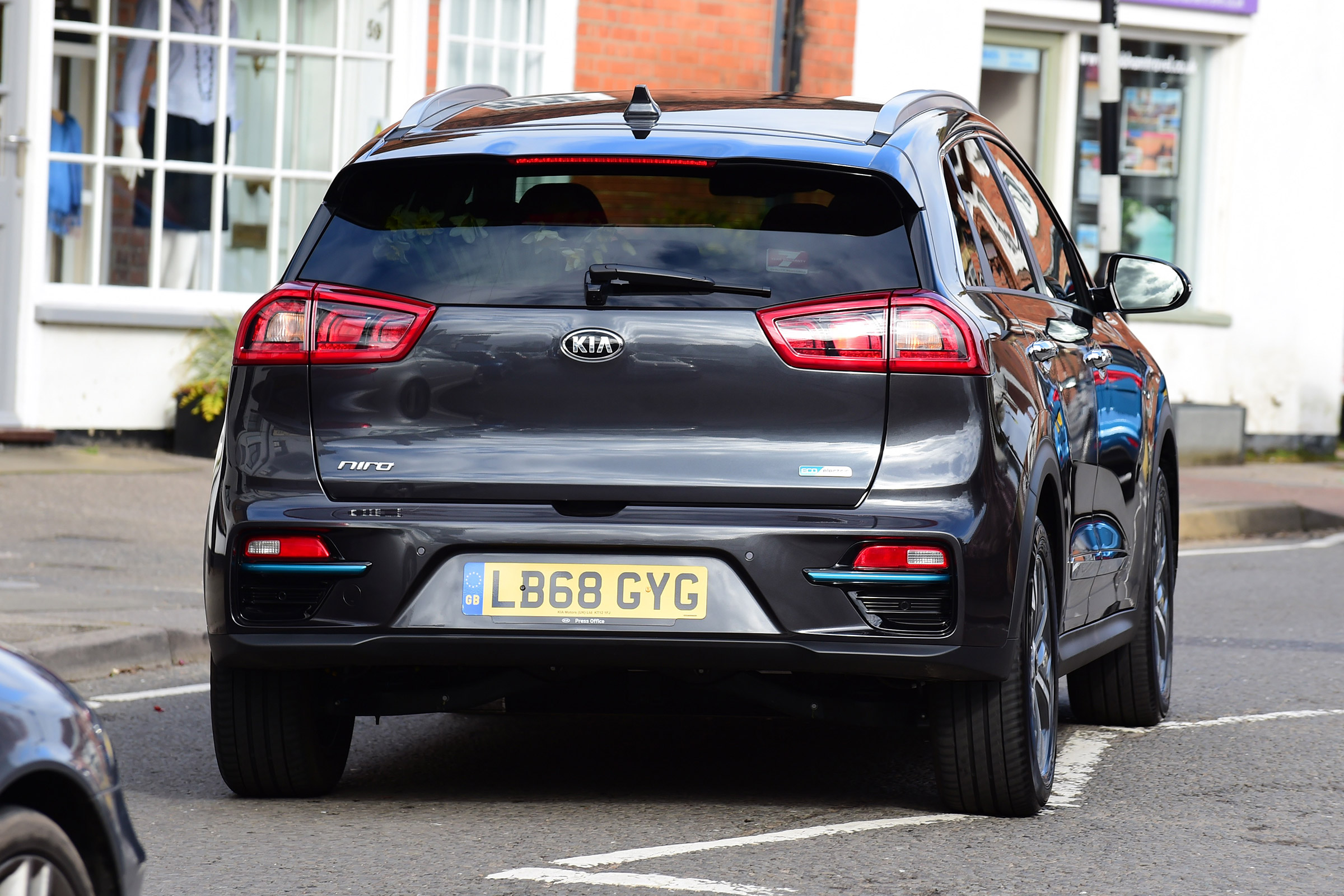Kia e-Niro - rear town