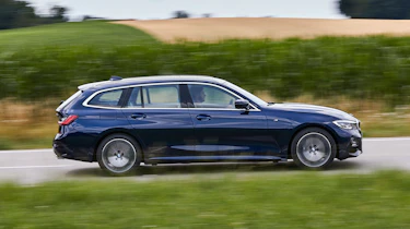 BMW 3 Series Touring - side action