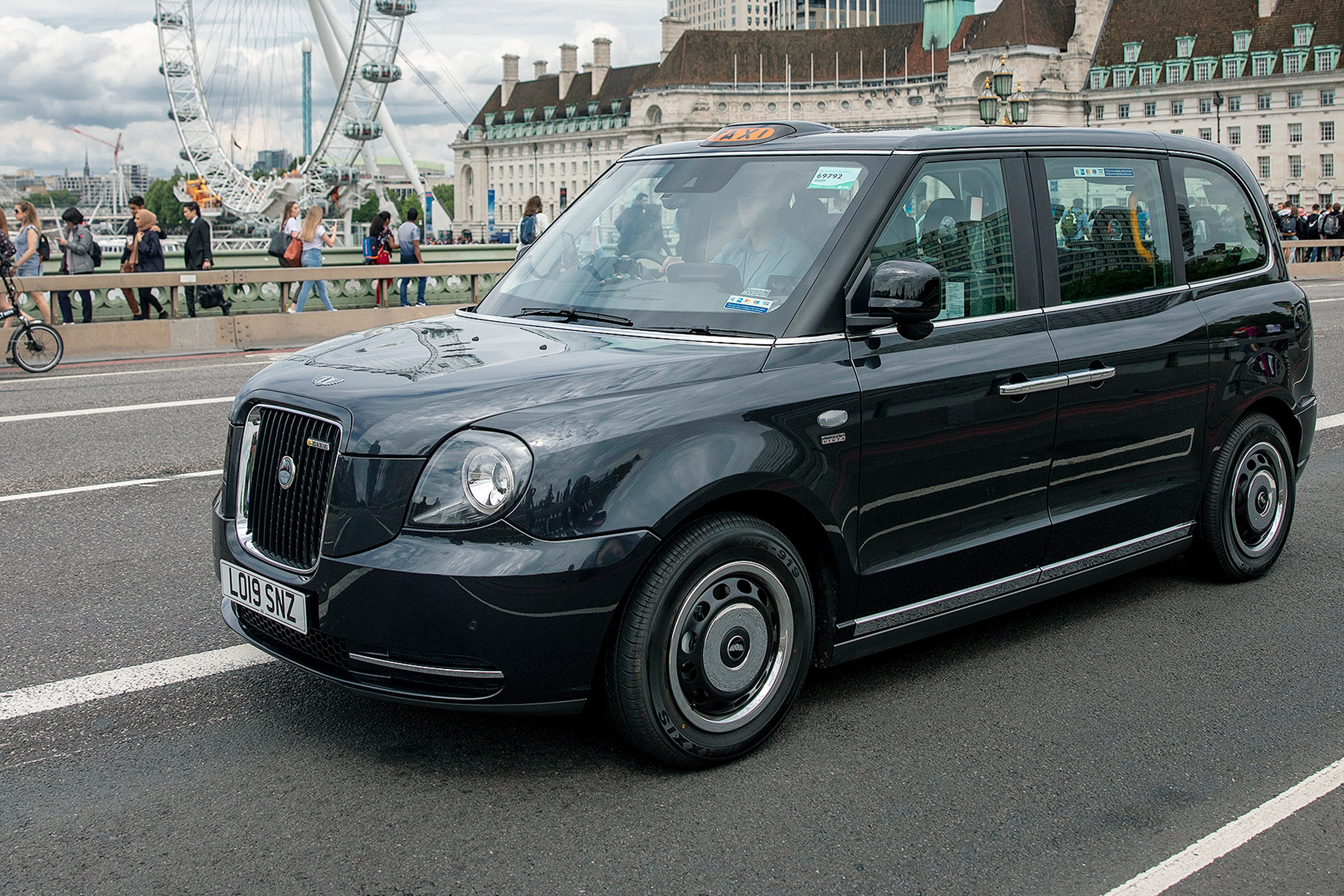 LEVC TX taxi - front action