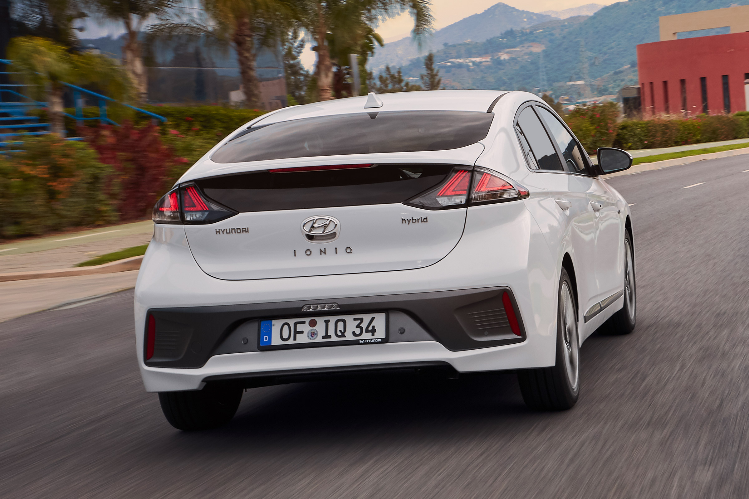Hyundai Ioniq Hybrid - rear action