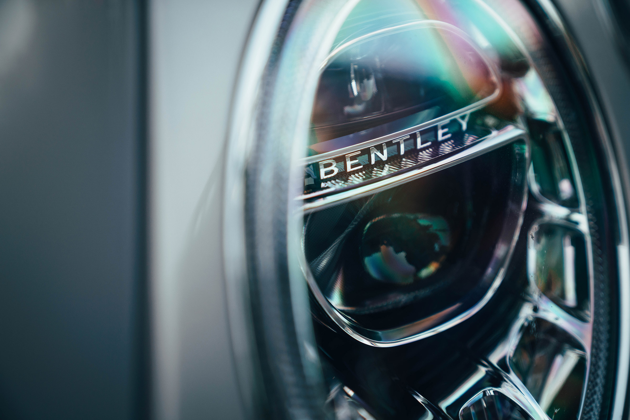 Bentley Bentayga Hybrid - light detail