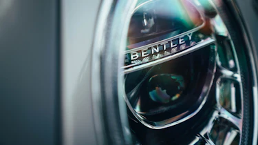 Bentley Bentayga Hybrid - light detail