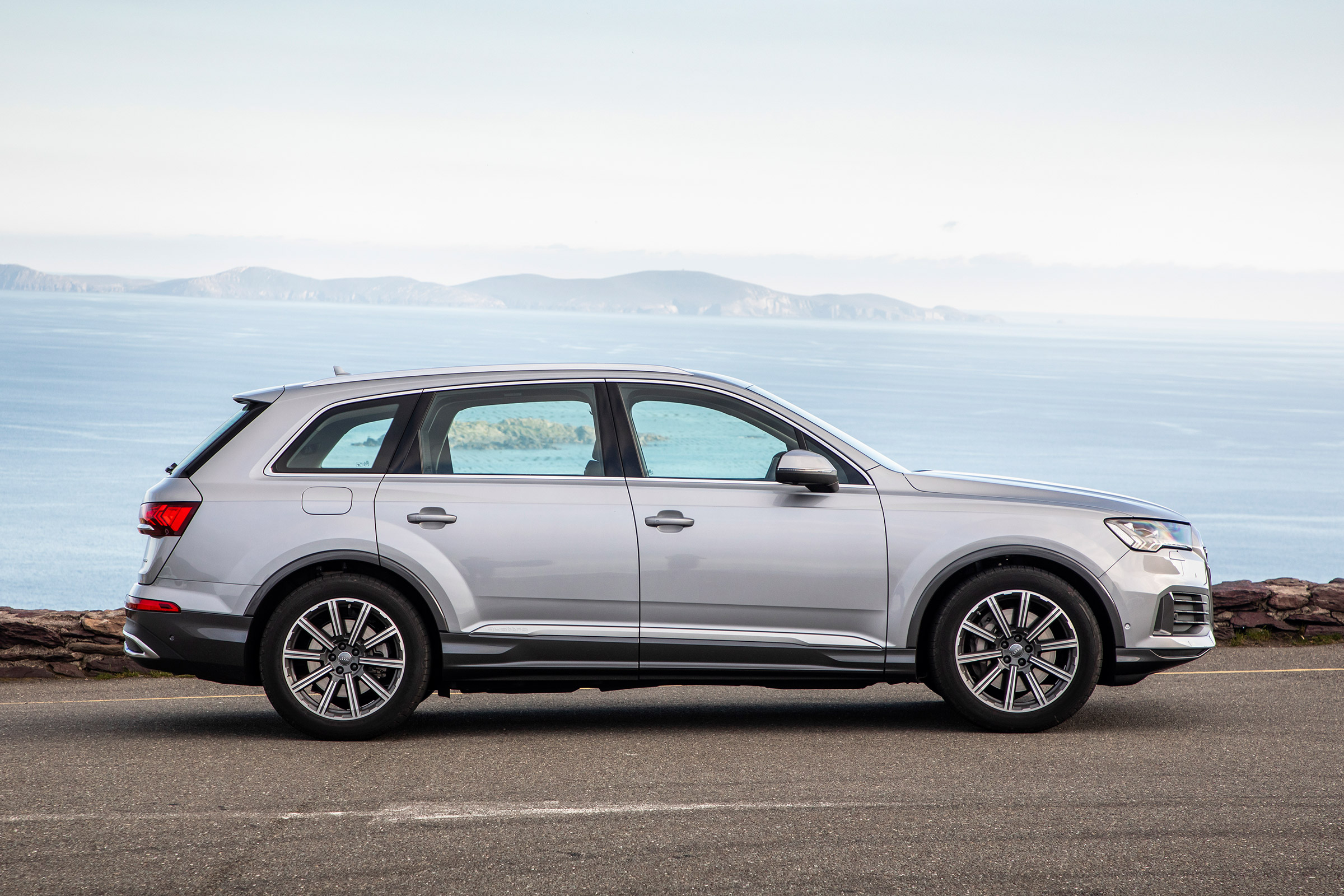 Audi Q7 - side static