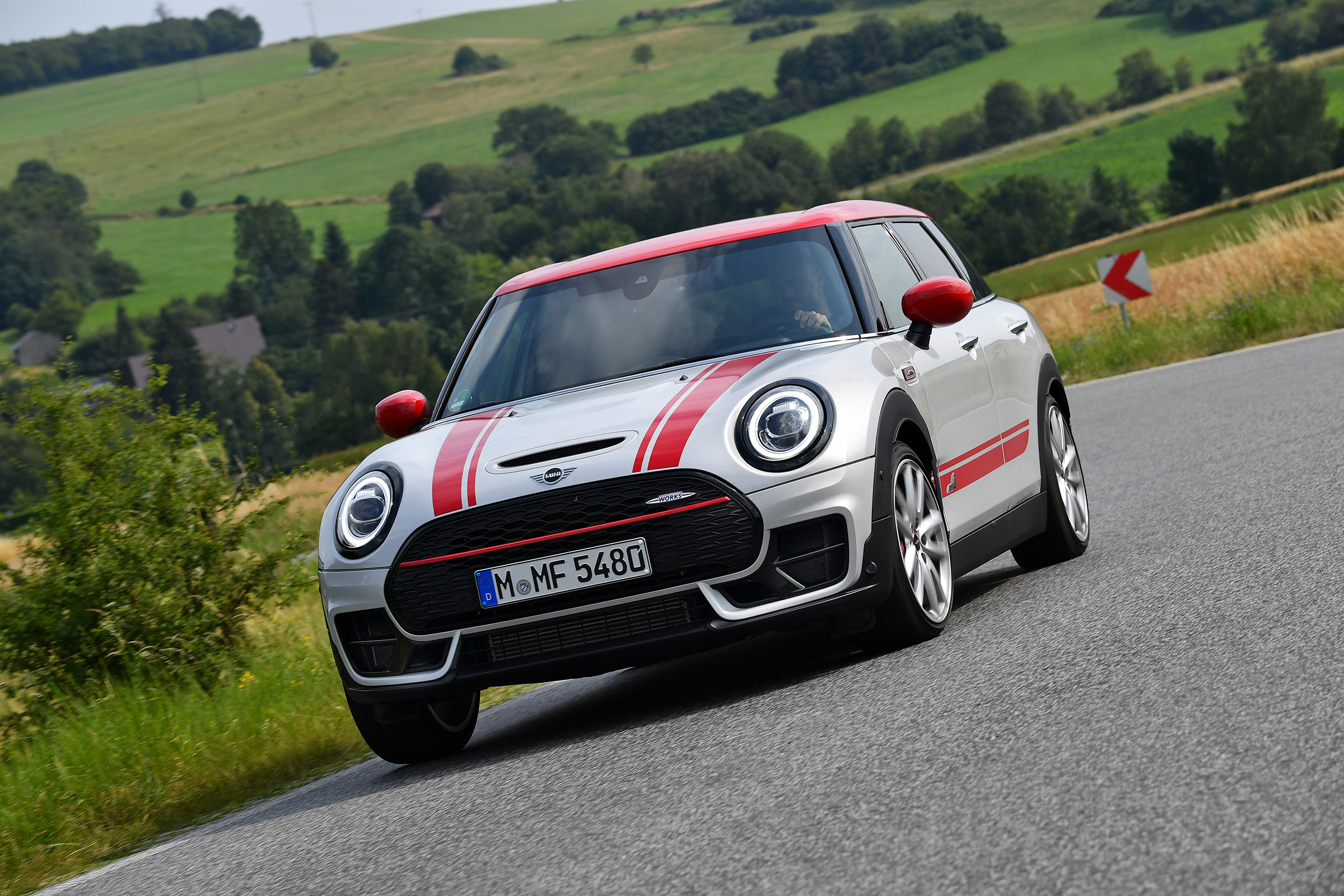 MINI Clubman JCW - front cornering