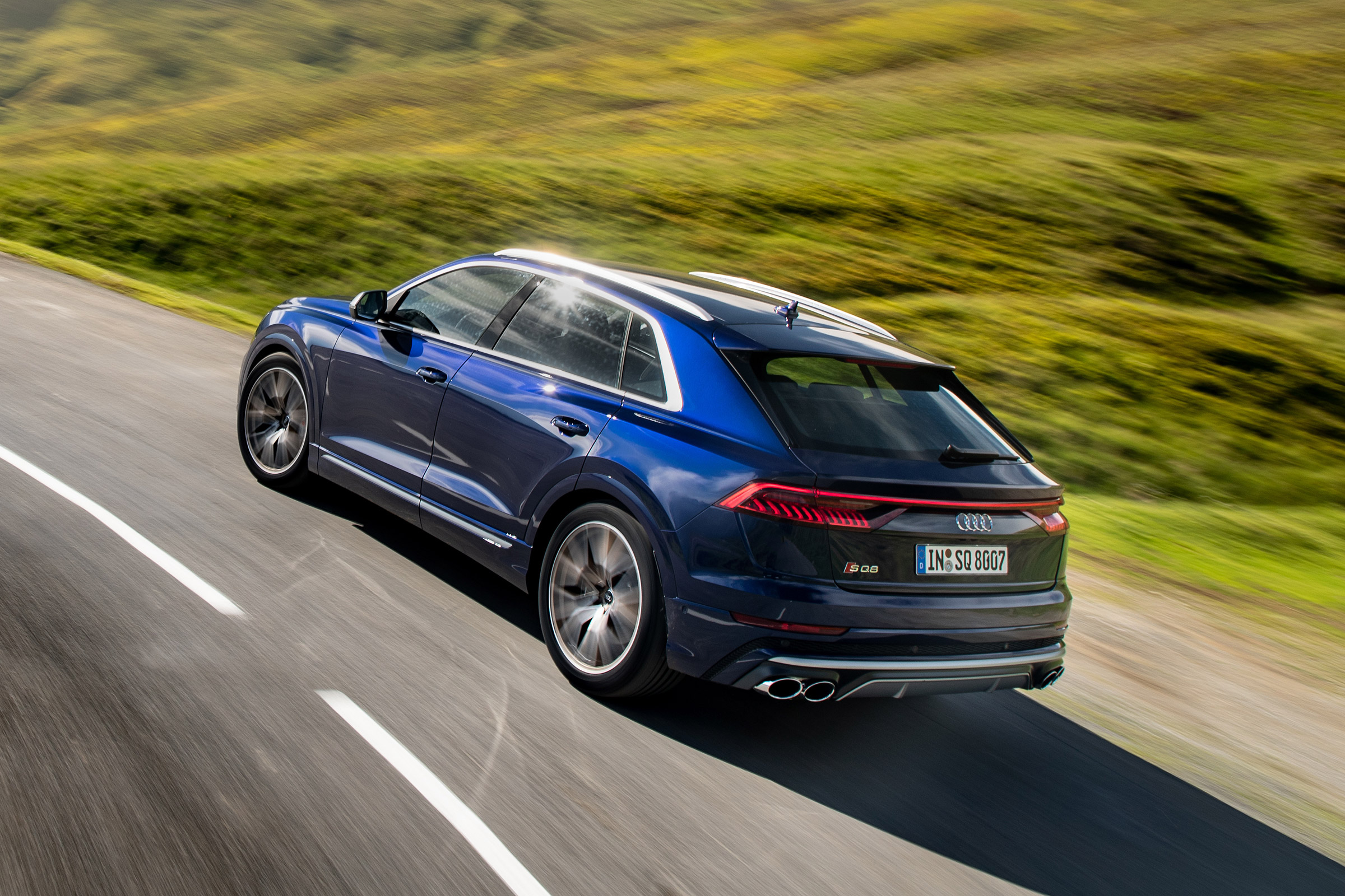 Audi SQ8 - rear cornering