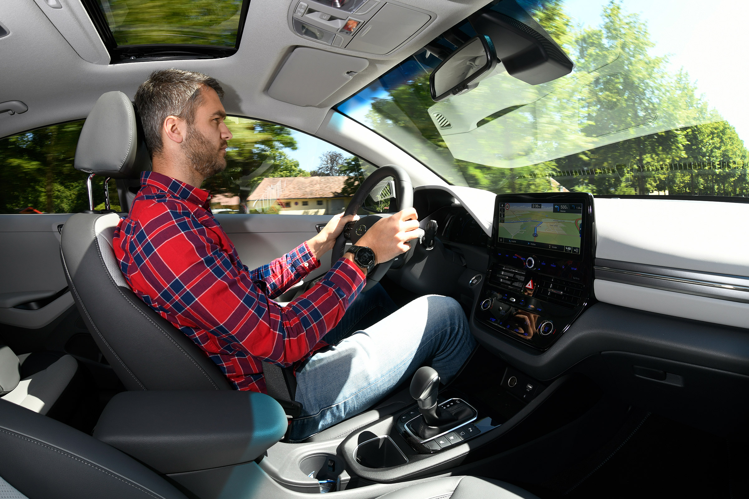 Hyundai Ioniq Hybrid - driving