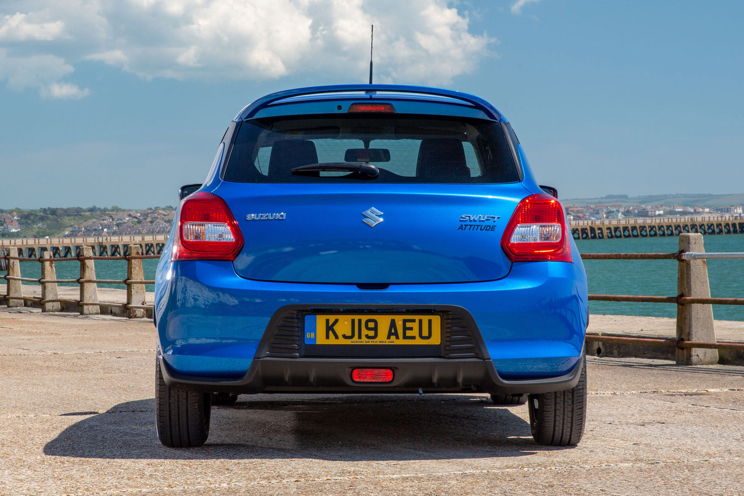 Suzuki Swift Attitude - full rear static