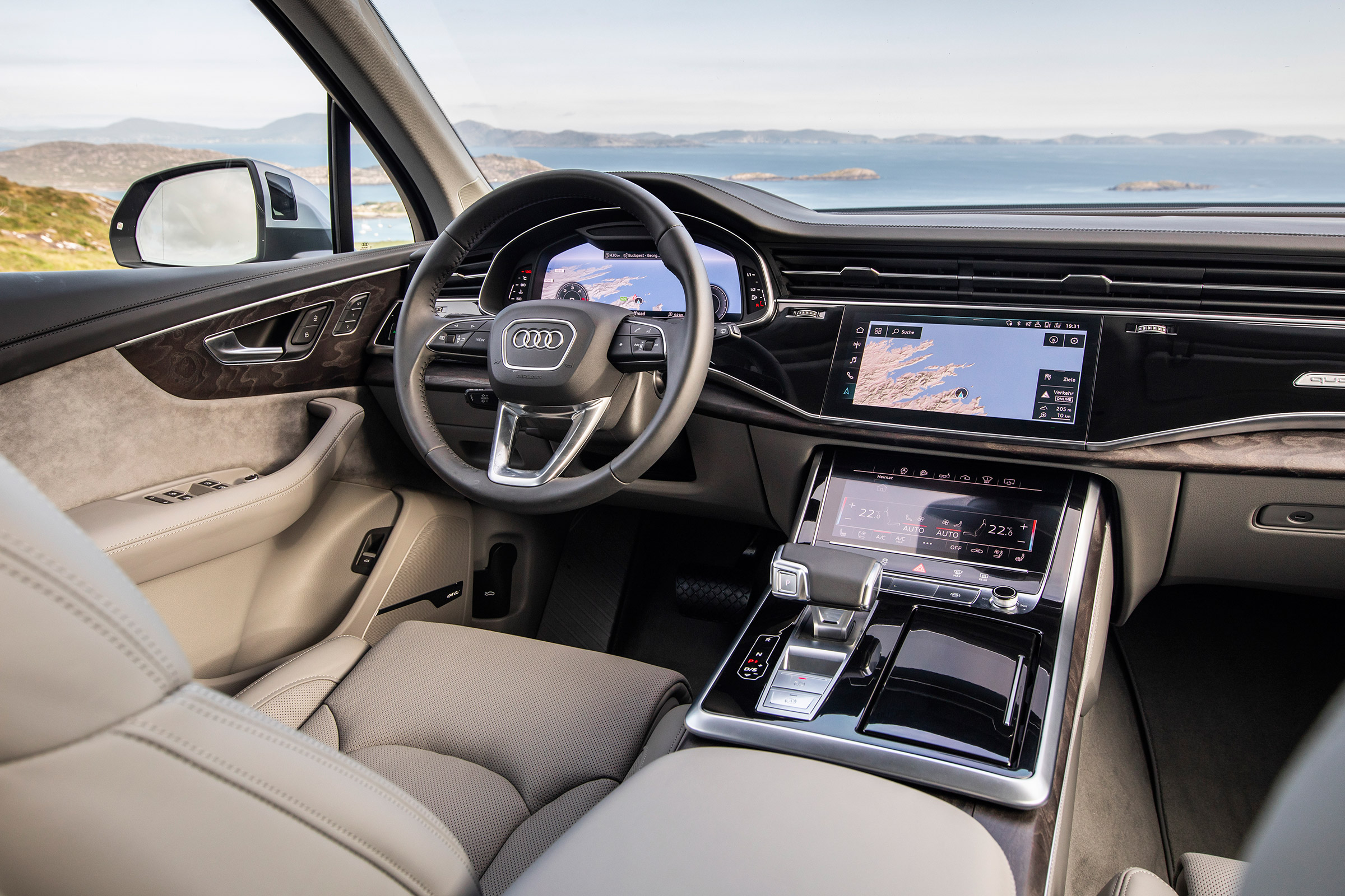 Audi Q7 - interior