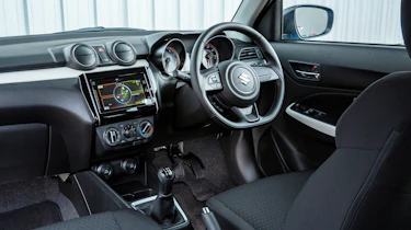 Suzuki Swift Attitude - cabin