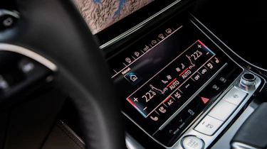 Audi Q7 - centre console