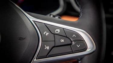Renault Captur - steering wheel controls